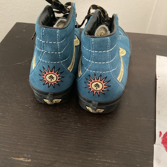 Vans - Picture 3 of 4